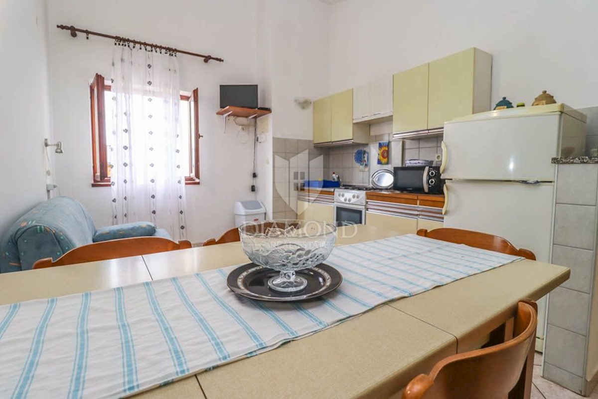 Premantura, apartma s pogledom na morje in dvoriščem!