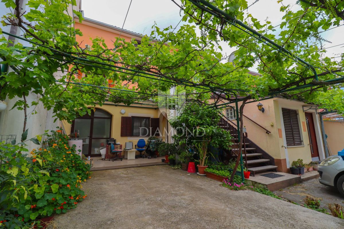 Rovinj, hiša s petimi enotami blizu strogem centru mesta