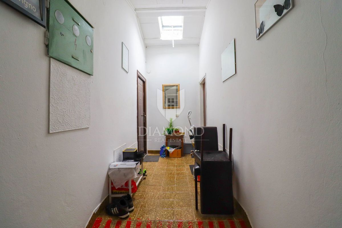 Rovinj, hiša s petimi enotami blizu strogem centru mesta