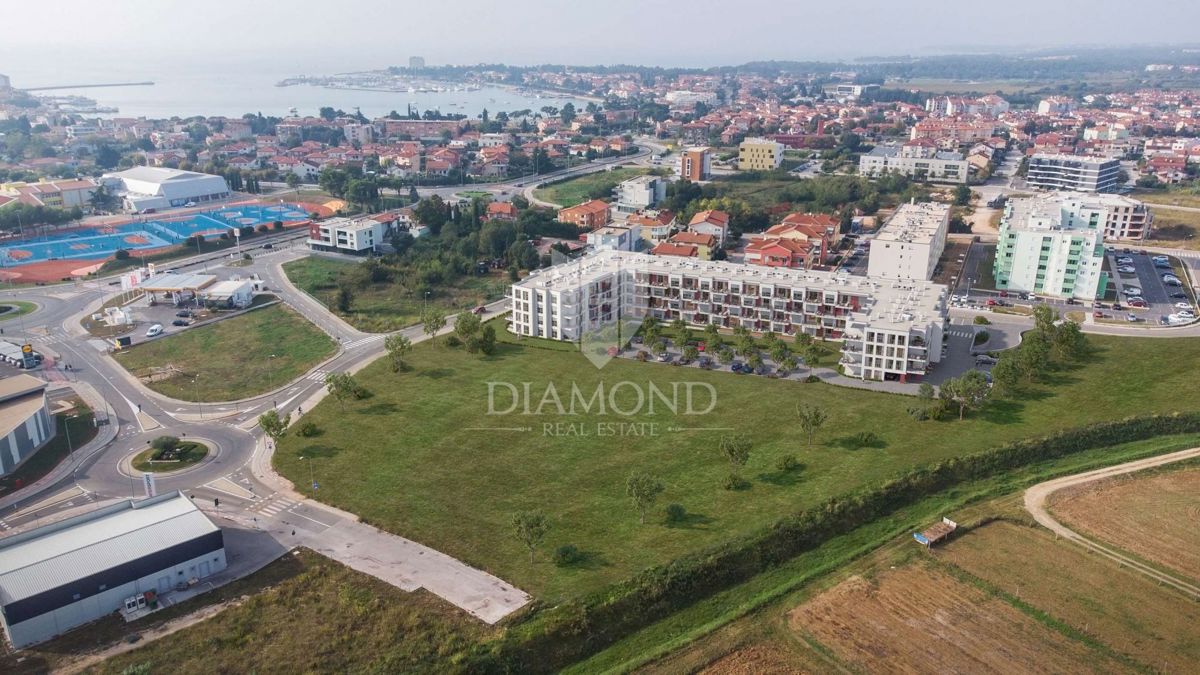 Umag! Moderno opremljeno stanovanje v pritličju novogradnje!