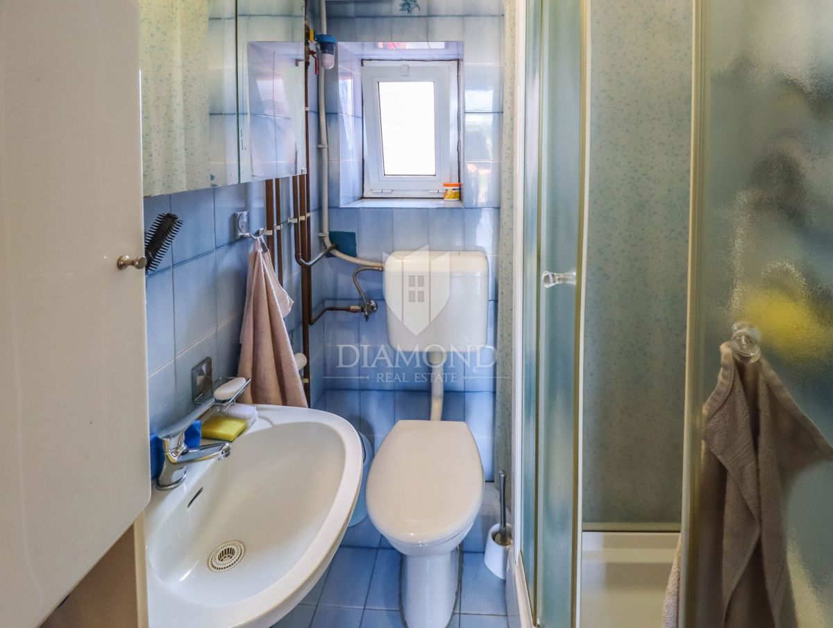 Priložnost! Apartma v pritličju z vrtom, prva vrsta do morja!