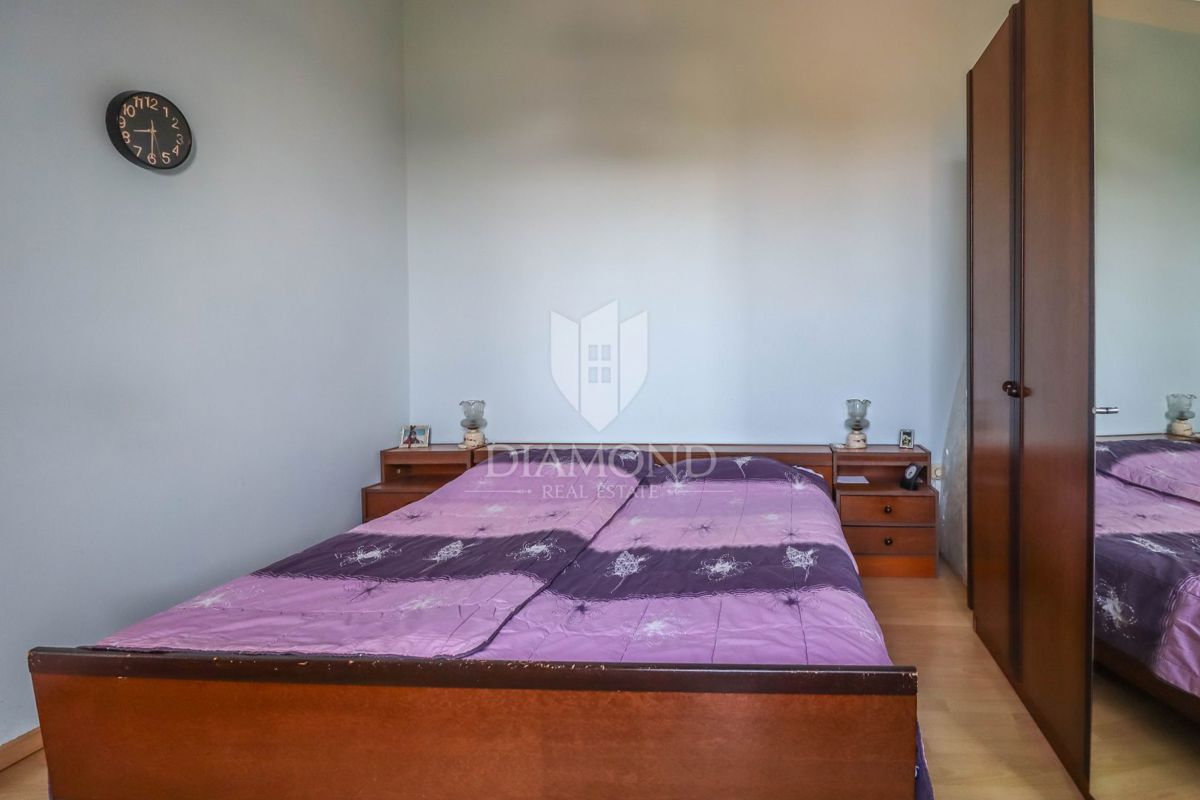 Priložnost! Apartma v pritličju z vrtom, prva vrsta do morja!