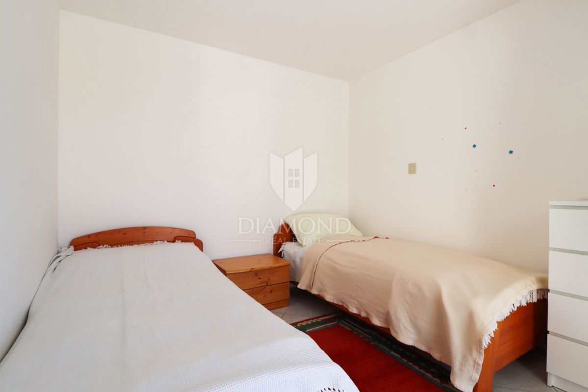 Apartma na iskani lokaciji, 300 metrov od morja.