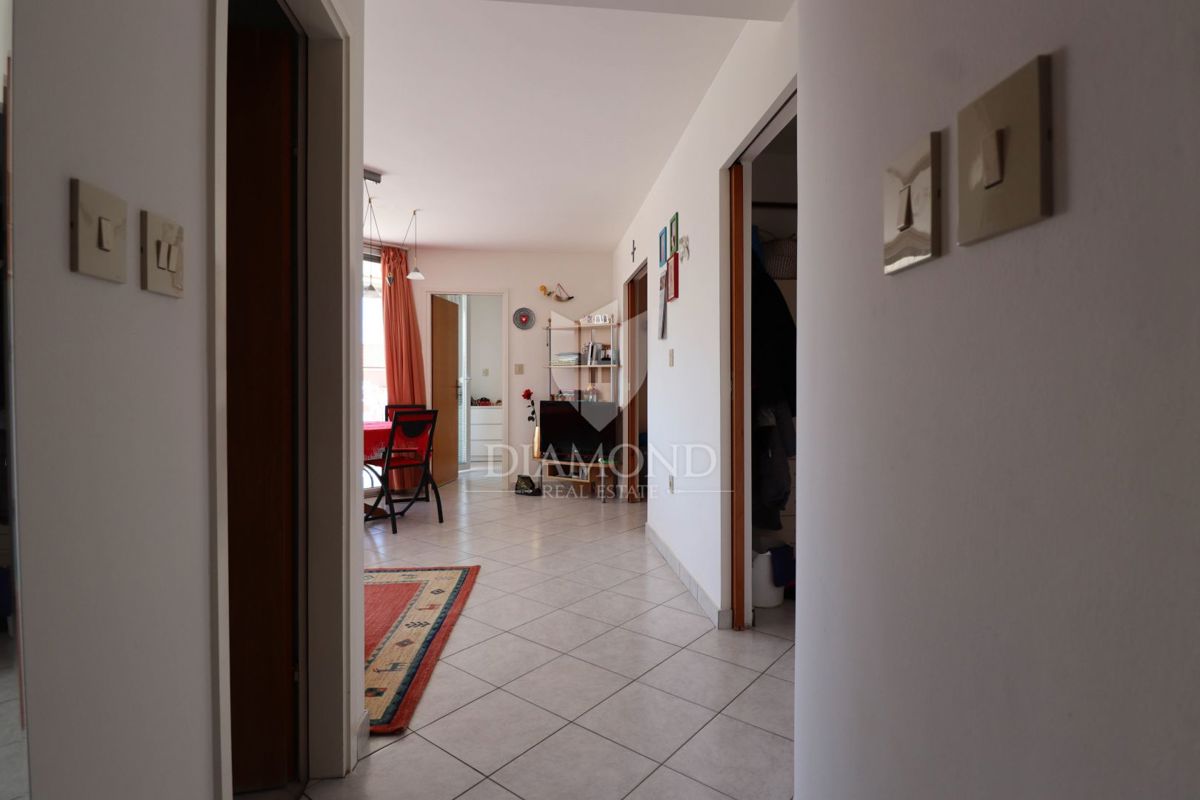 Apartma na iskani lokaciji, 300 metrov od morja.