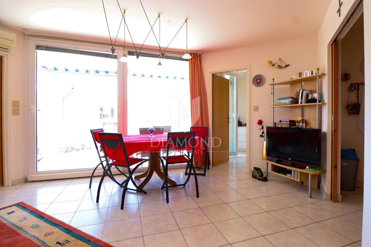 Apartma na iskani lokaciji, 300 metrov od morja.