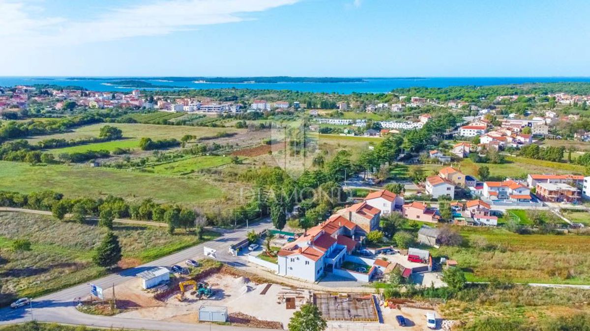 Fažana, okolica, moderna novogradnja v bližini plaže! 