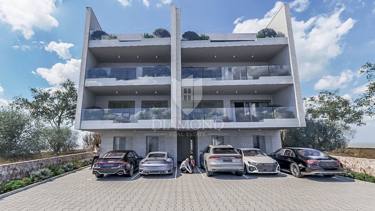 Poreč, luksuzno stanovanje v pritličju z bazenom in vrtom!