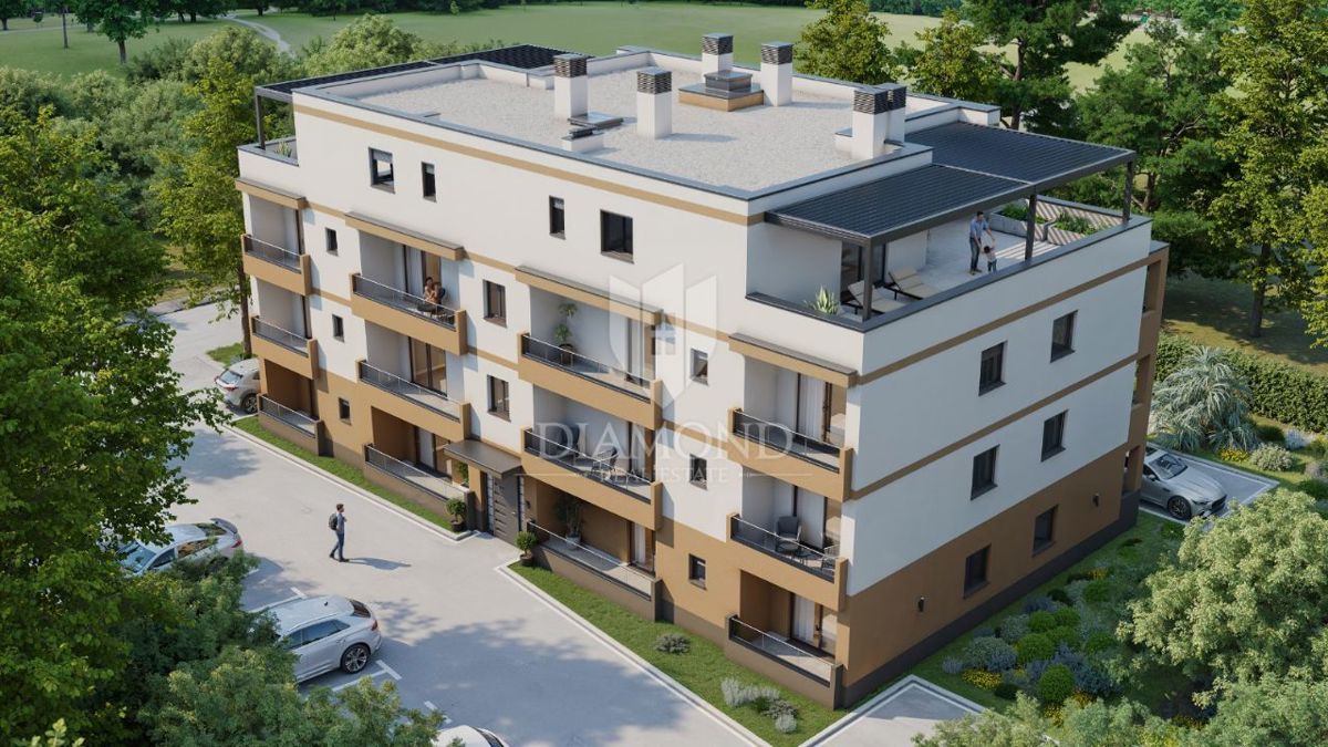 Razkošen penthouse z dvema strešnima terasama, 2 km od morja!