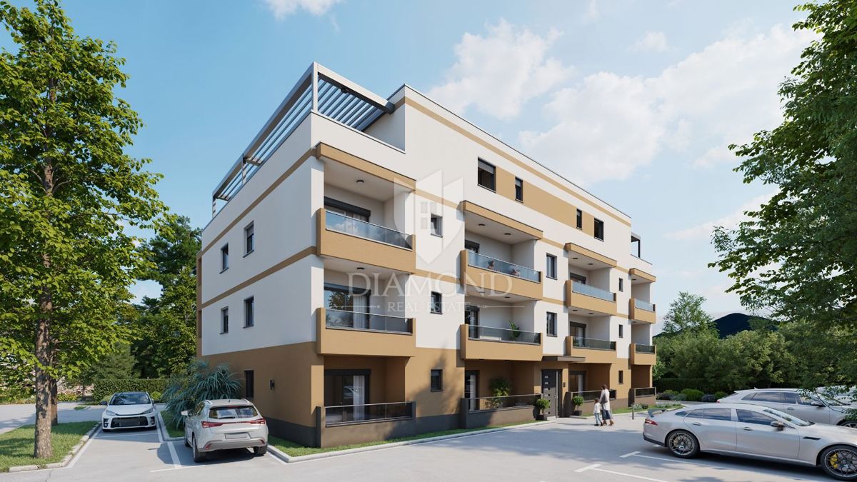Razkošen penthouse z dvema strešnima terasama, 2 km od morja!