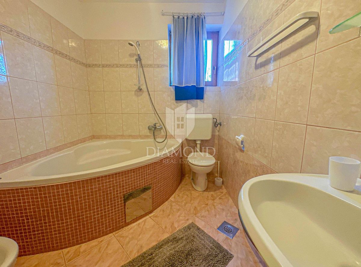 Apartma v centru Premanture, 800m od morja