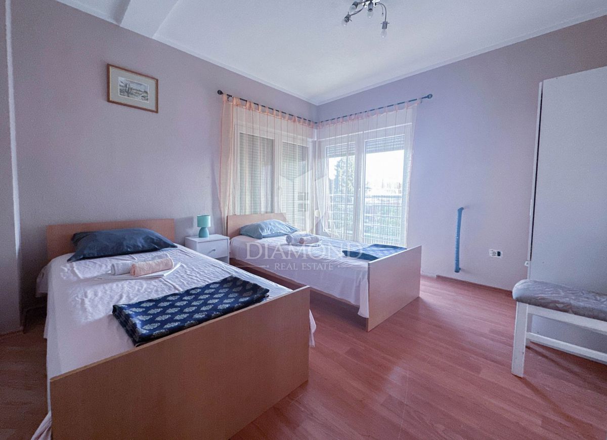Apartma v centru Premanture, 800m od morja
