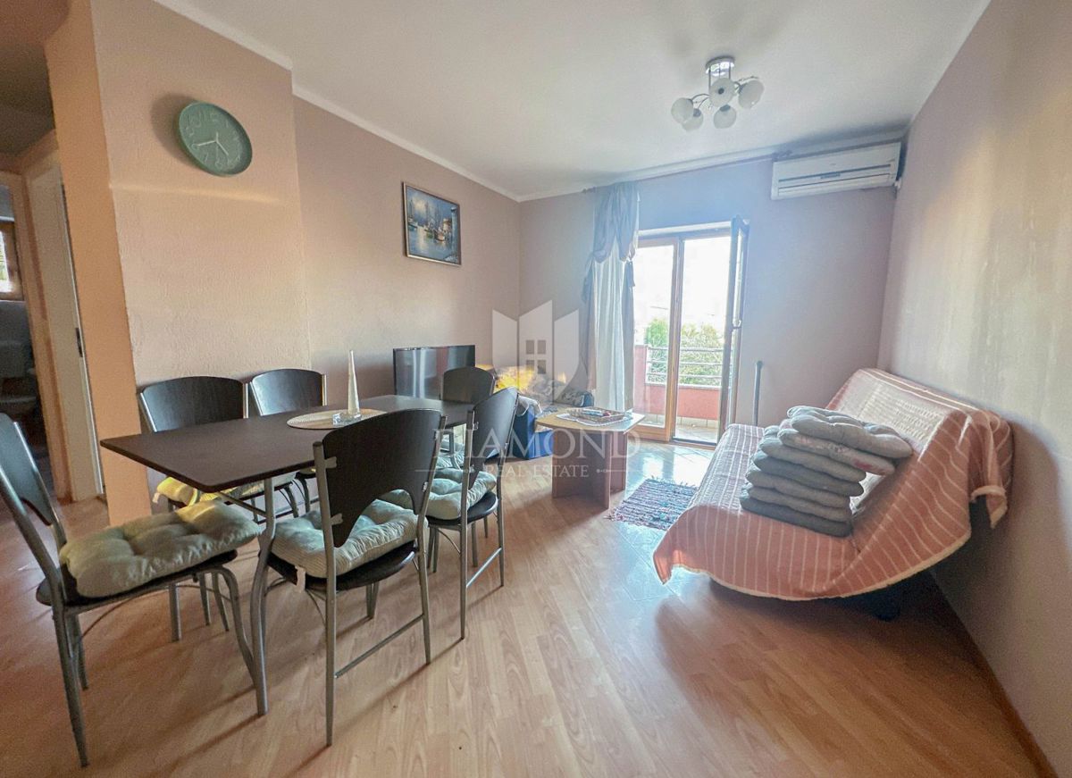 Apartma v centru Premanture, 800m od morja