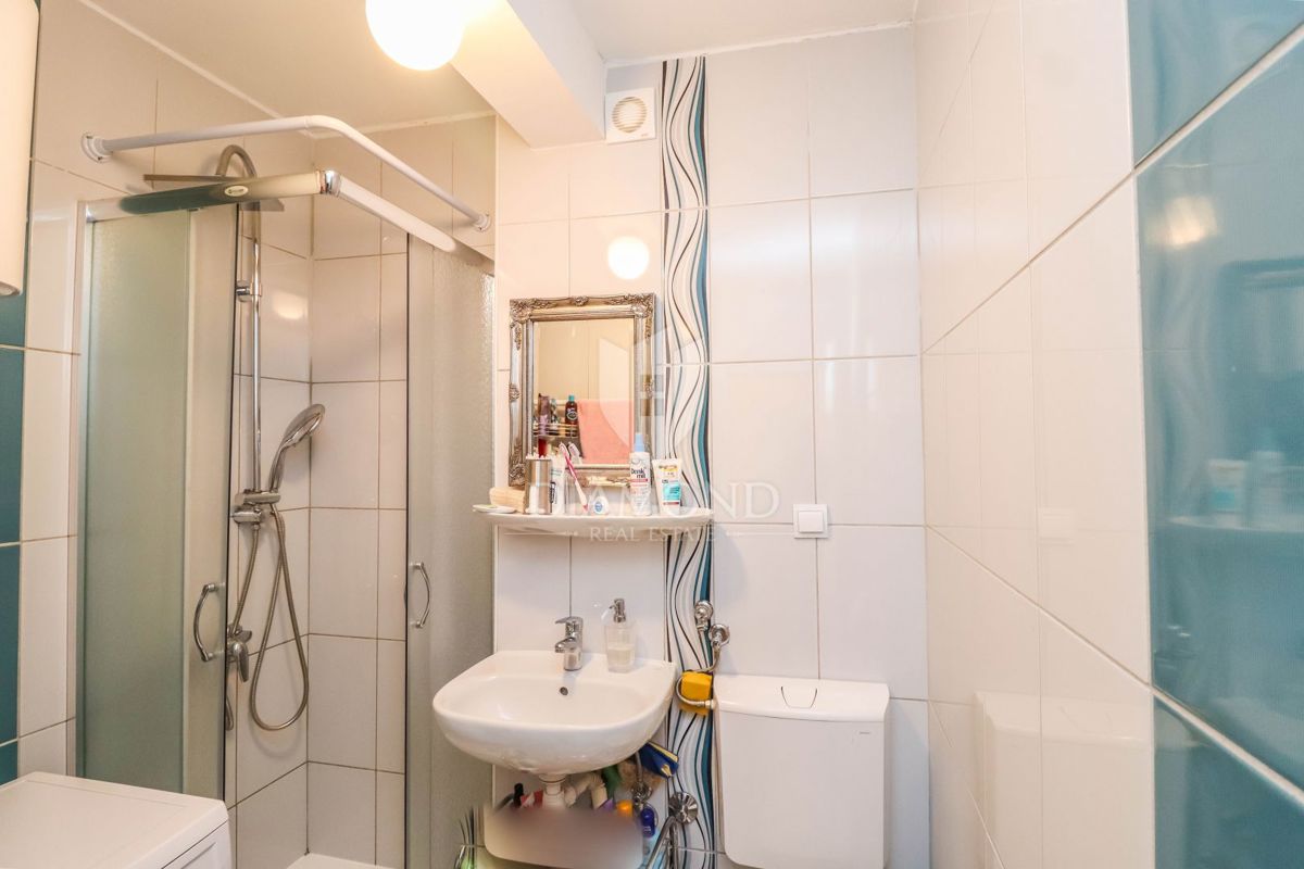 Istra, Novigrad- okolica stanovanje s prostornim balkonom!