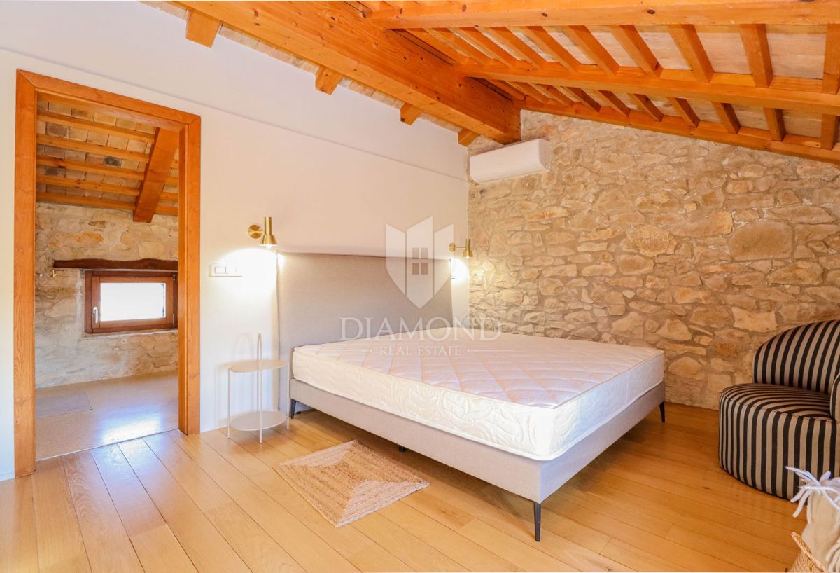 Novigrad, okolica! Čudovita kamnita vila z bazenom!