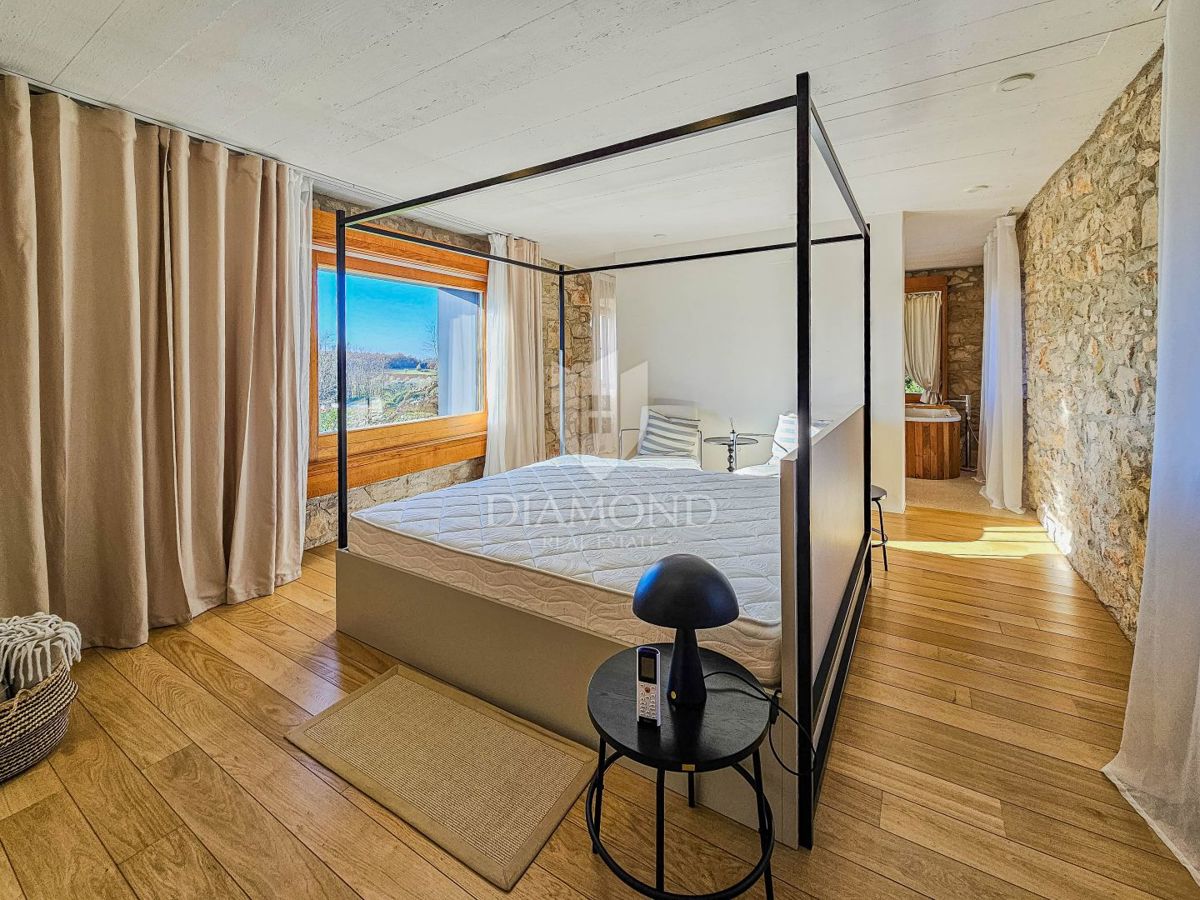 Novigrad, okolica! Čudovita kamnita vila z bazenom!
