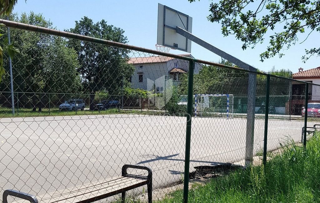 Hiša z bazenom v bližini centra Poreča