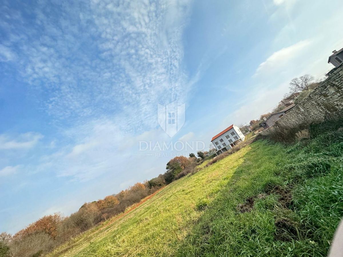 Istra, Zazidljivo zemljišče 3 km od morja