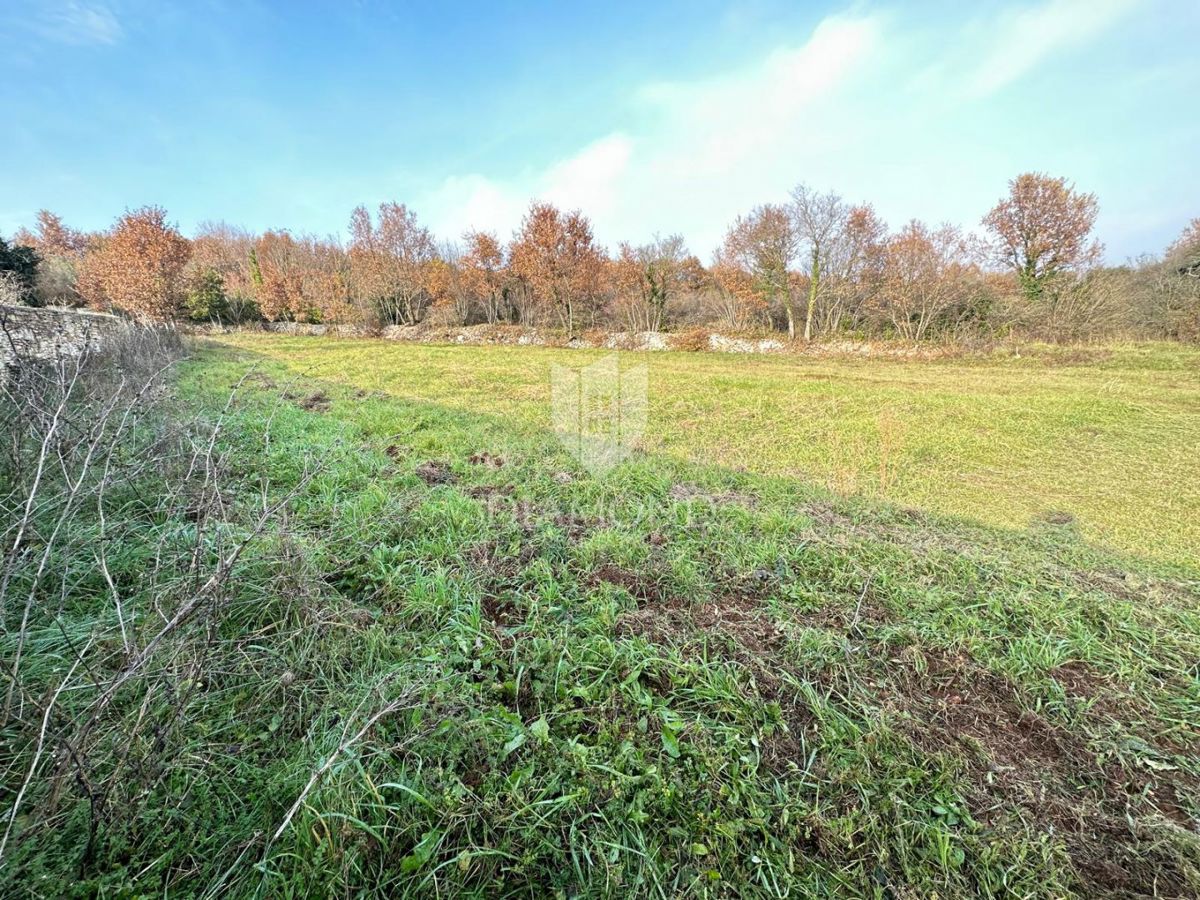 Istra, Zazidljivo zemljišče 3 km od morja
