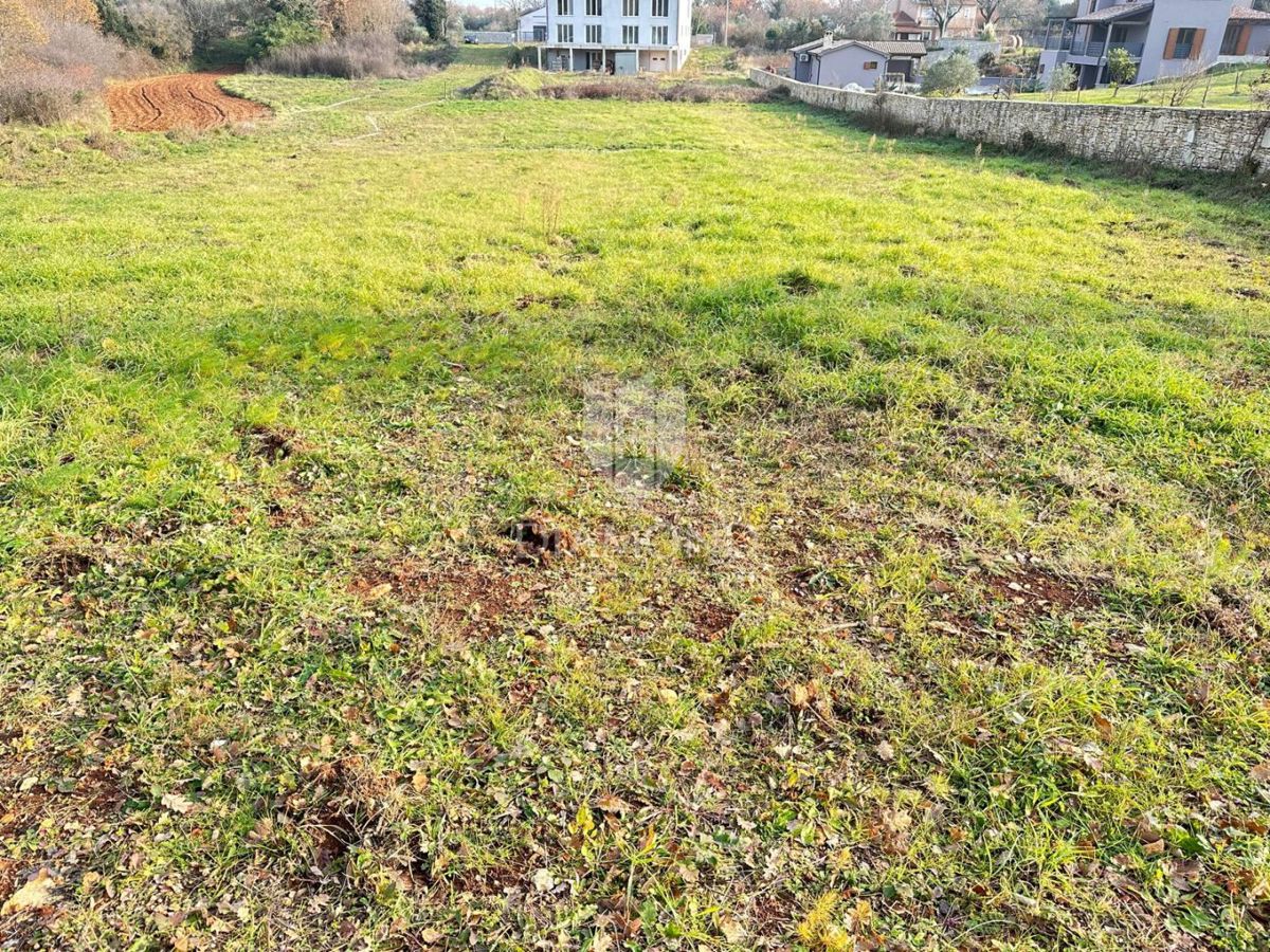 Istra, Zazidljivo zemljišče 3 km od morja