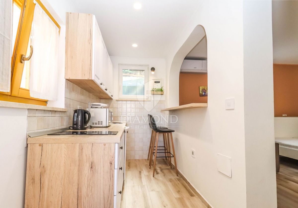 PRILOŽNOST! Apartmajska hiša 200 m od morja, Pješčana Uvala! 