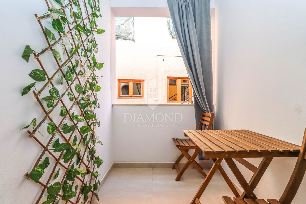 PRILOŽNOST! Apartmajska hiša 200 m od morja, Pješčana Uvala! 