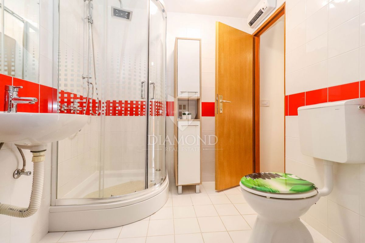 PRILOŽNOST! Apartmajska hiša 200 m od morja, Pješčana Uvala! 