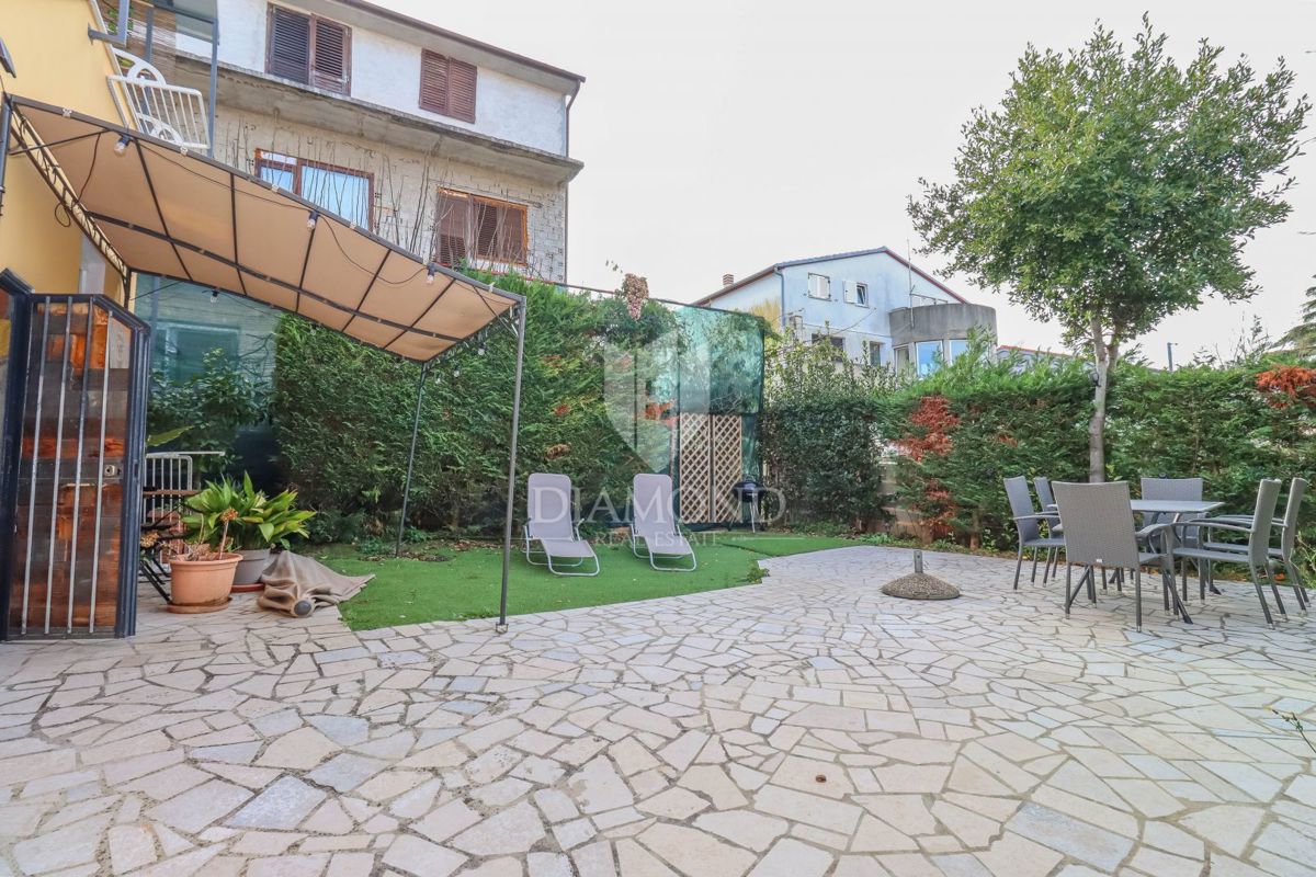 PRILOŽNOST! Apartmajska hiša 200 m od morja, Pješčana Uvala! 