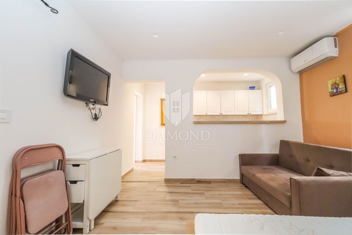 PRILOŽNOST! Apartmajska hiša 200 m od morja, Pješčana Uvala! 