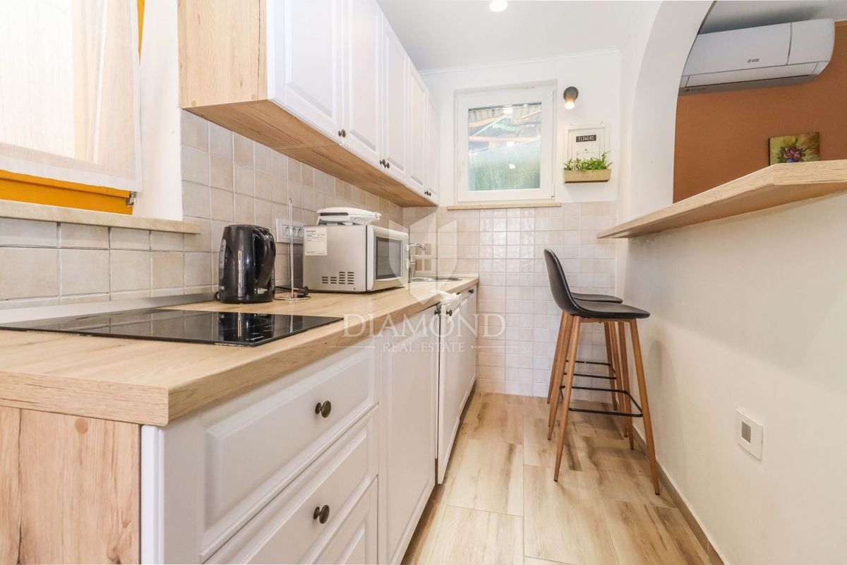 PRILOŽNOST! Apartmajska hiša 200 m od morja, Pješčana Uvala! 