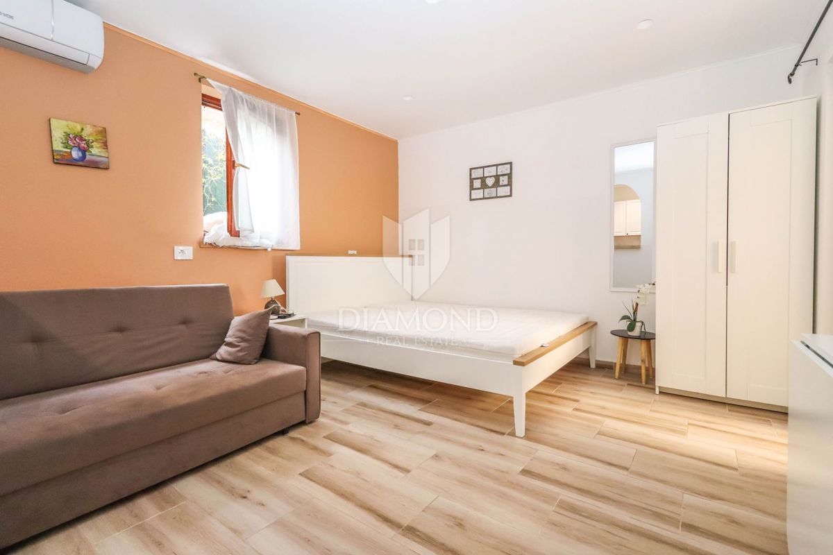 PRILOŽNOST! Apartmajska hiša 200 m od morja, Pješčana Uvala! 