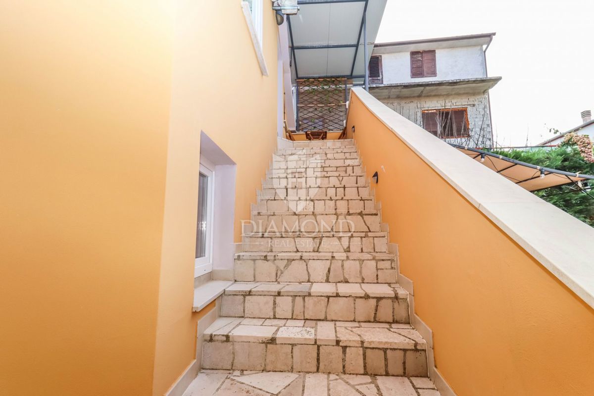 PRILOŽNOST! Apartmajska hiša 200 m od morja, Pješčana Uvala! 