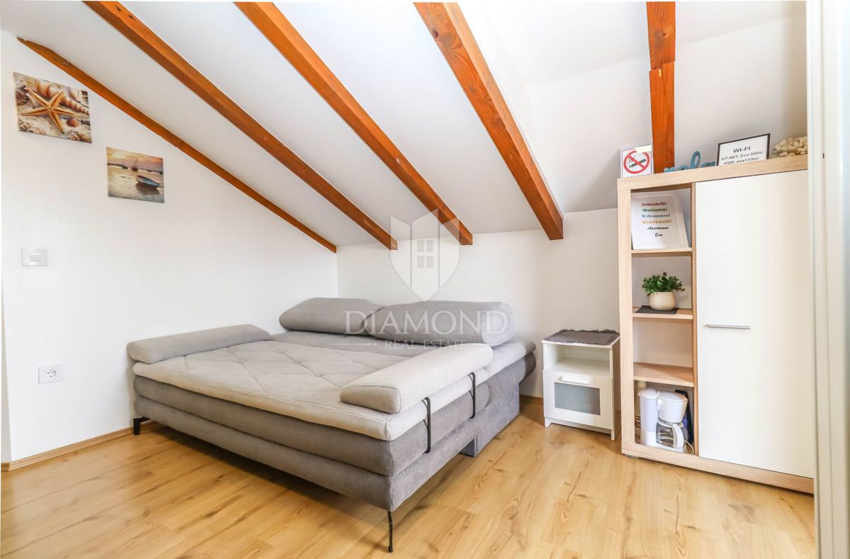 PRILOŽNOST! Apartmajska hiša 200 m od morja, Pješčana Uvala! 