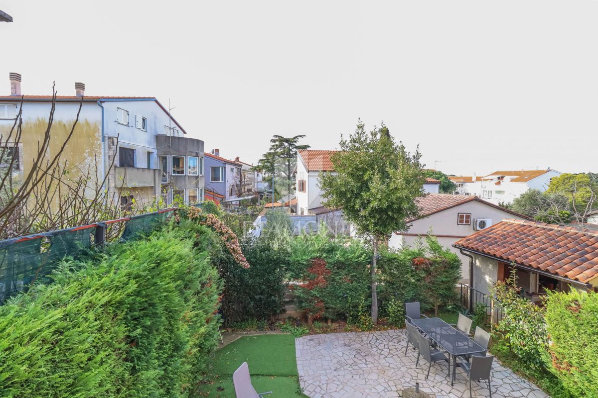 PRILOŽNOST! Apartmajska hiša 200 m od morja, Pješčana Uvala! 