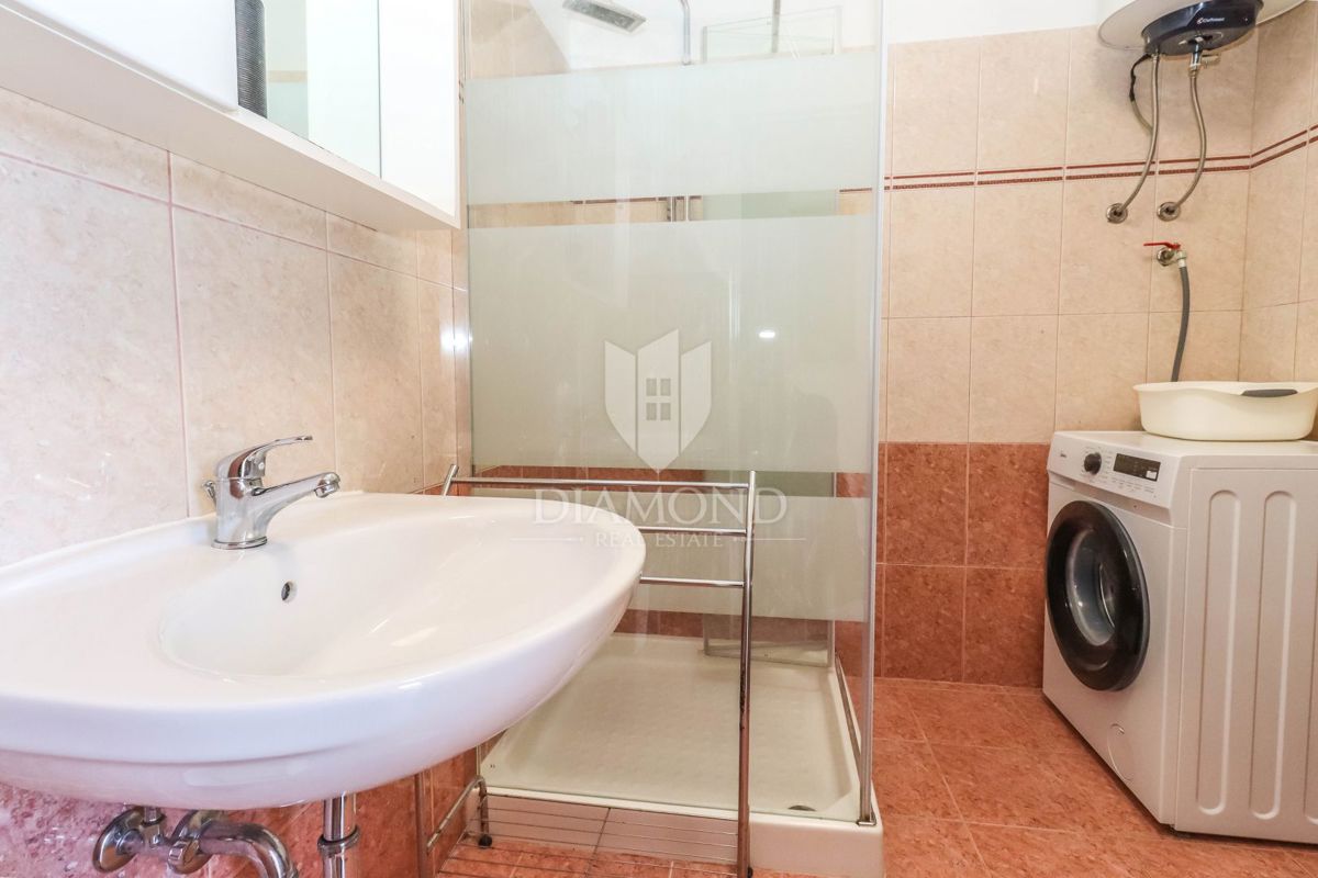 PRILOŽNOST! Apartmajska hiša 200 m od morja, Pješčana Uvala! 