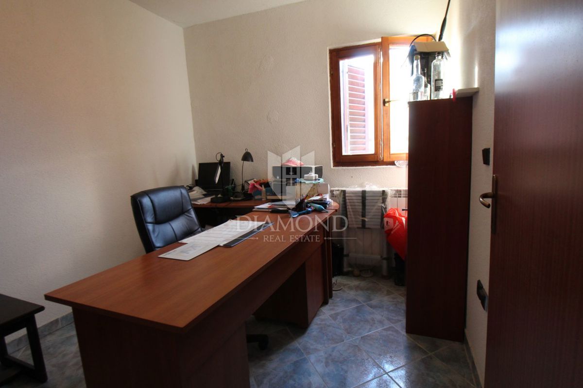 Labin, etaža hiše s 3 apartmaji