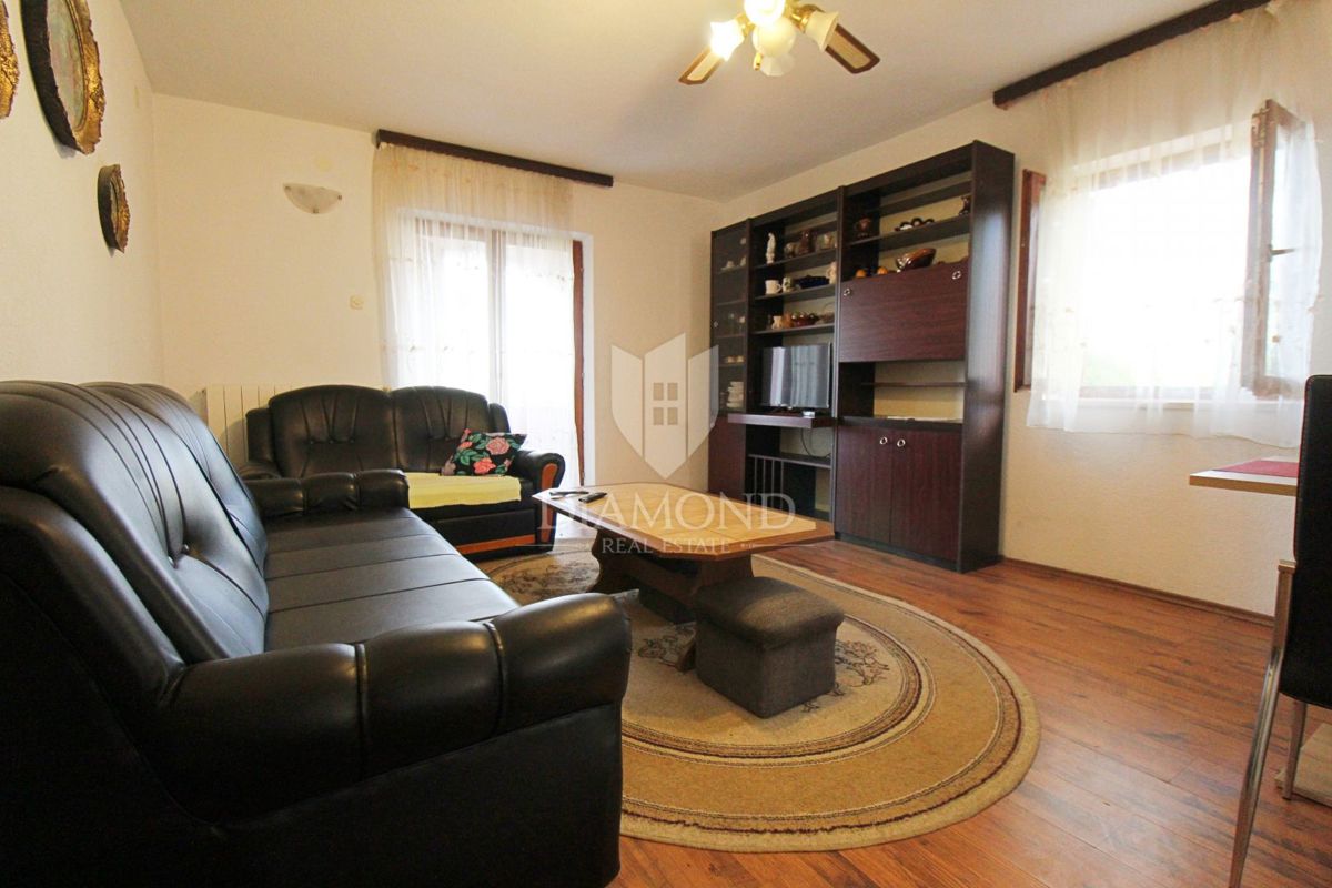 Labin, etaža hiše s 3 apartmaji