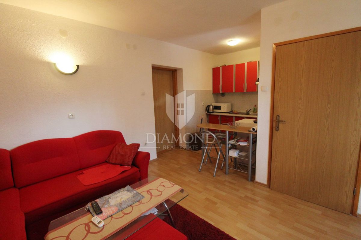 Labin, etaža hiše s 3 apartmaji