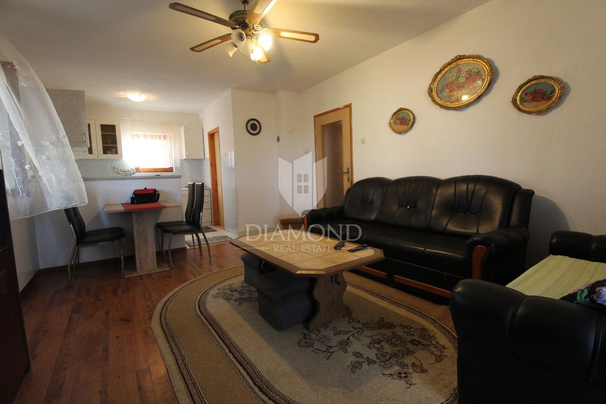 Labin, etaža hiše s 3 apartmaji