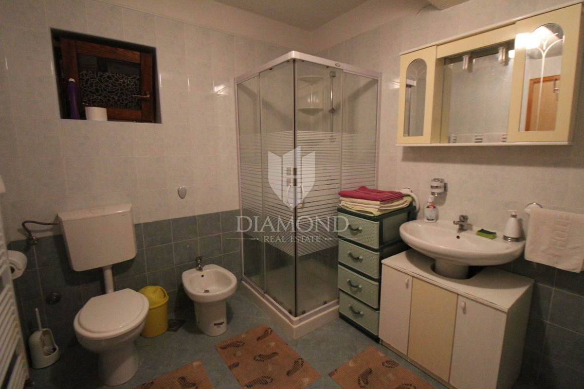 Labin, etaža hiše s 3 apartmaji
