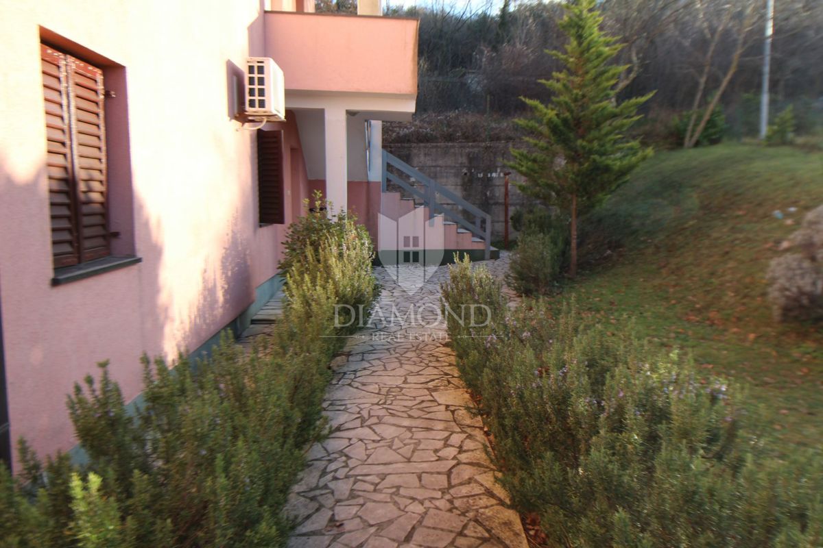 Labin, etaža hiše s 3 apartmaji