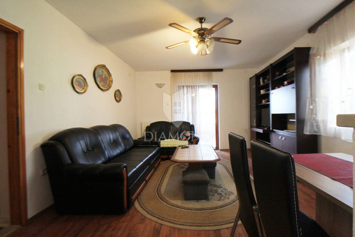 Labin, etaža hiše s 3 apartmaji