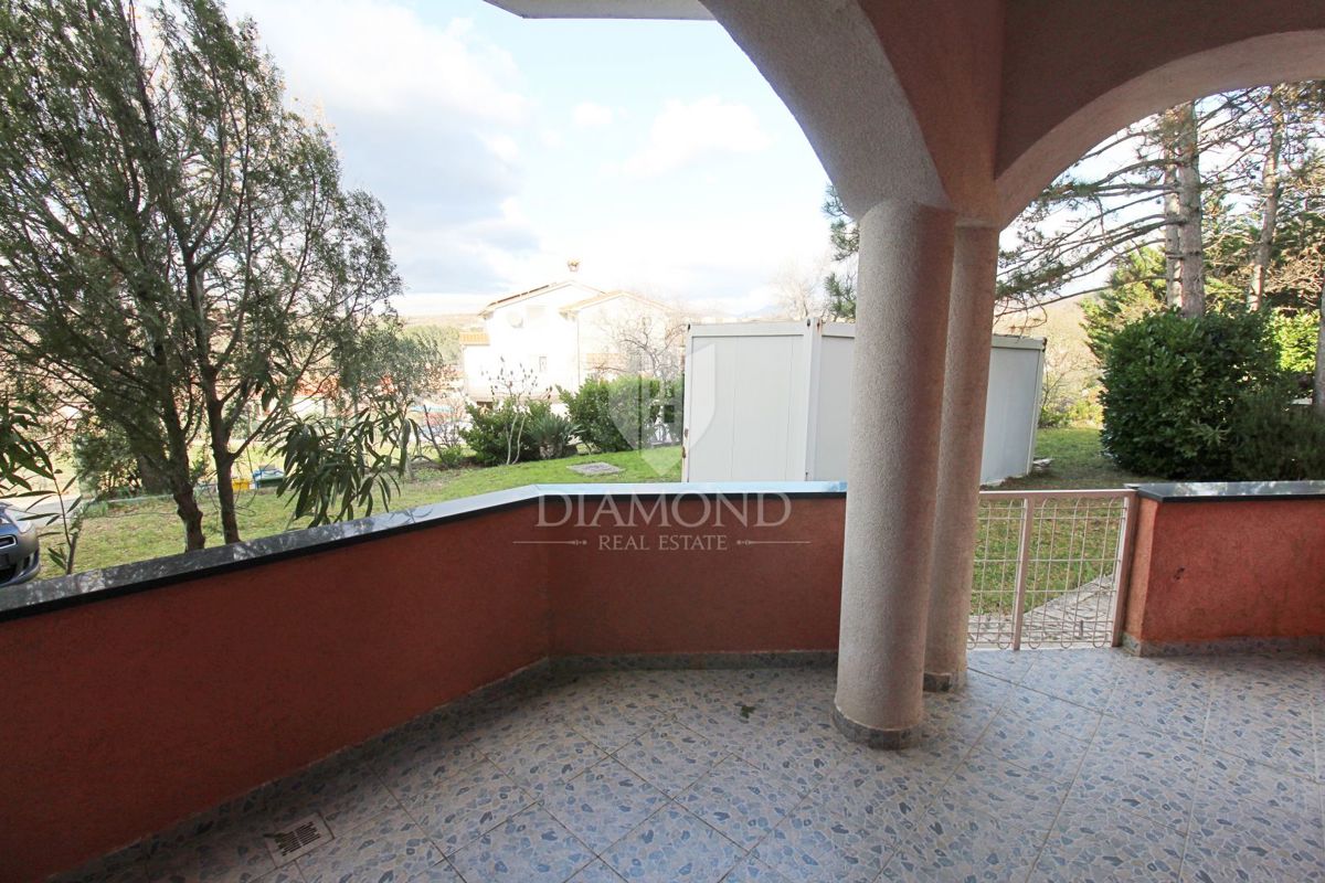 Labin, etaža hiše s 3 apartmaji
