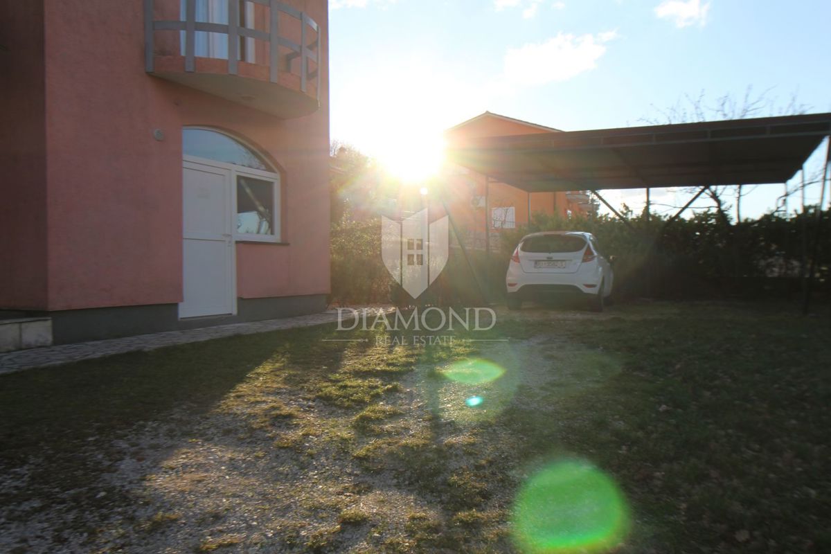 Labin, etaža hiše s 3 apartmaji