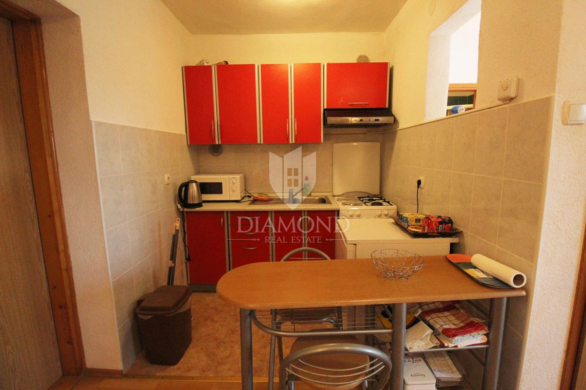 Labin, etaža hiše s 3 apartmaji