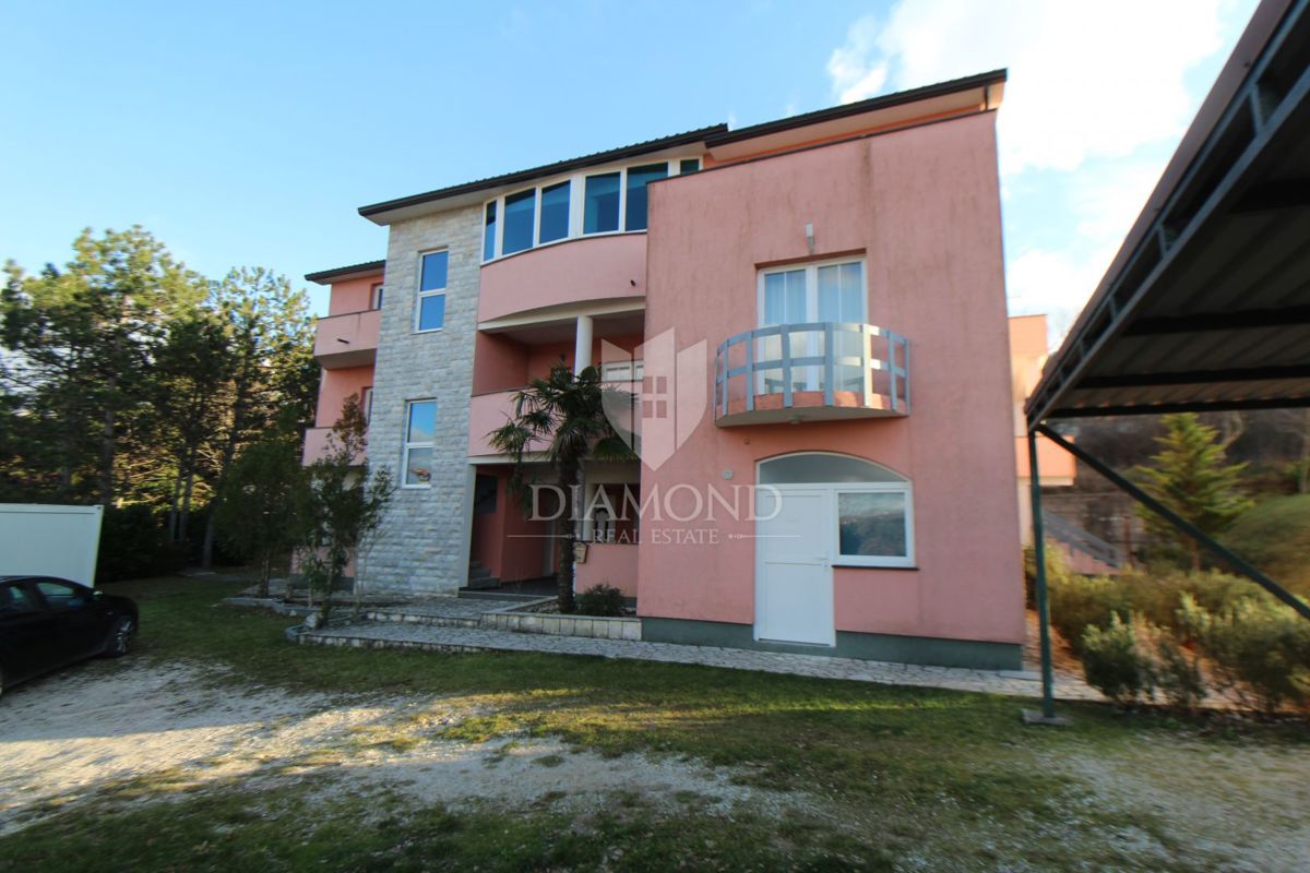 Labin, etaža hiše s 3 apartmaji
