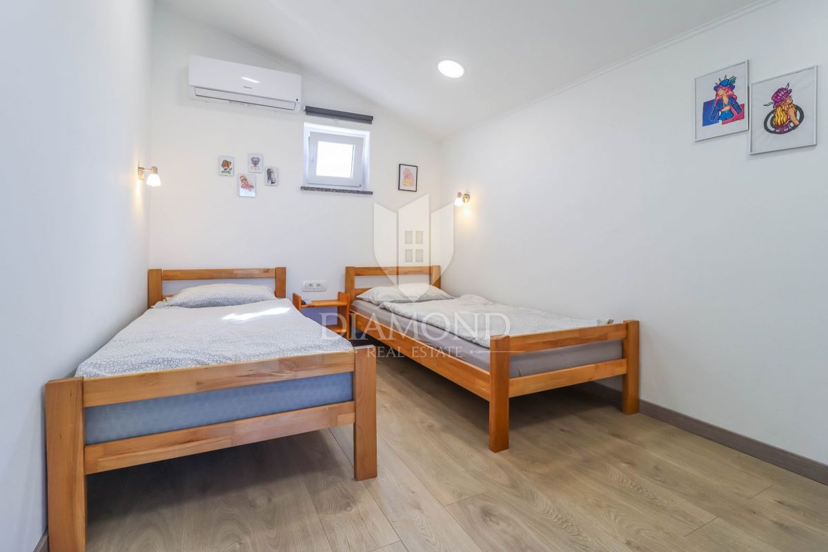 Poreč, okolica, prenovljena avtohtona istrska kamnita hiša na mirni lokaciji!