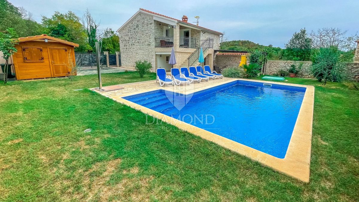 Poreč, okolica, prenovljena avtohtona istrska kamnita hiša na mirni lokaciji!
