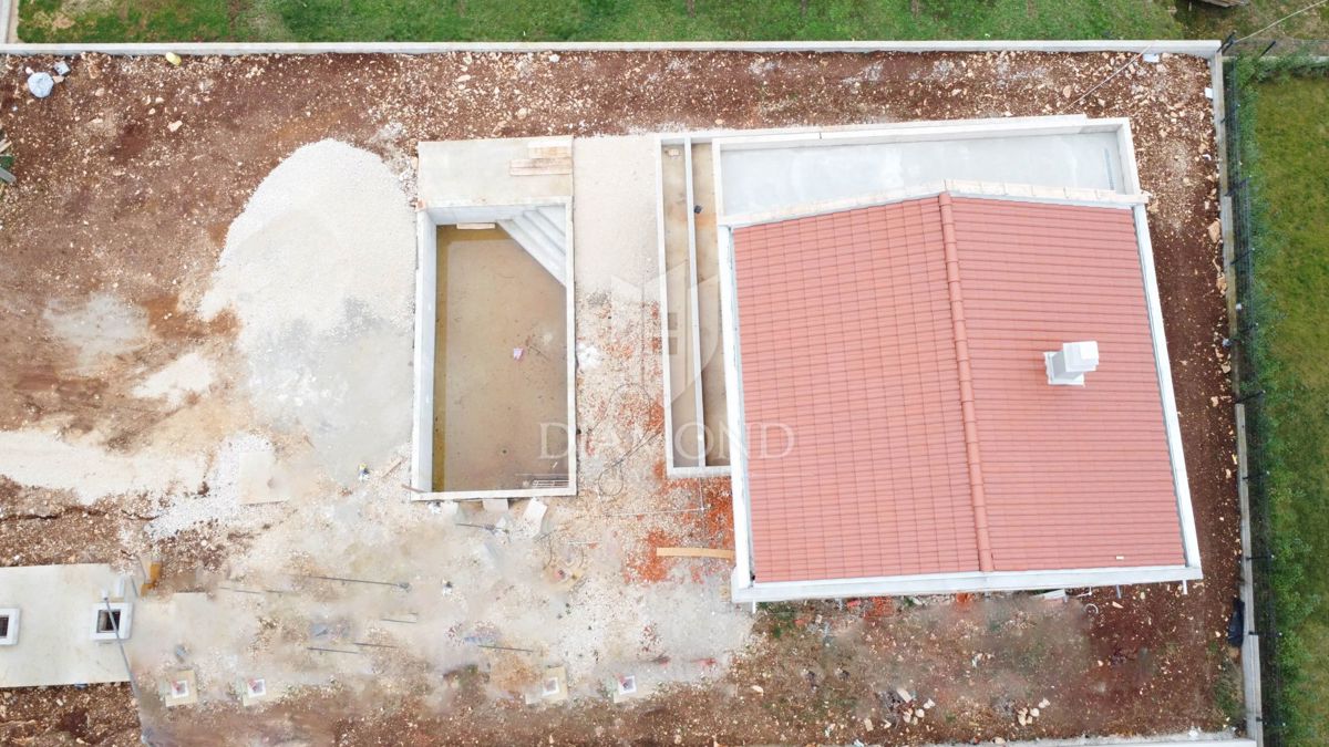 Poreč - okolica - Privlačna novogradnja v fazi roh-bau