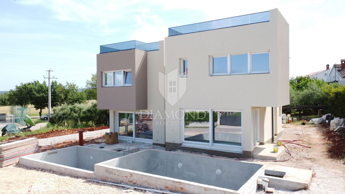 Poreč, okolica, dvojna hiša s strešno teraso – pogled na morje!