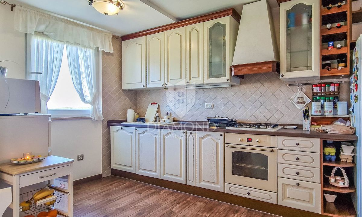 Novigrad, stanovanje 101 m2 s panoramskim pogledom na morje!